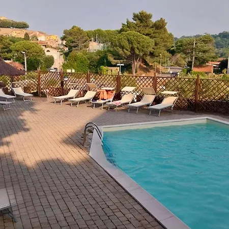 Trilocale Con Piscina