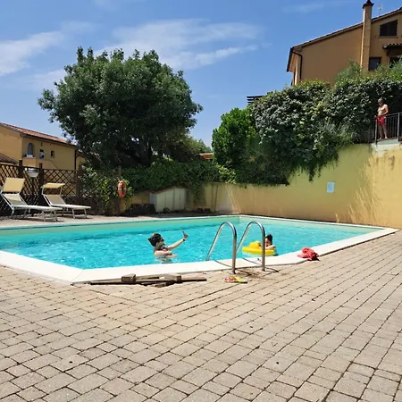 Trilocale Con Piscina Apartmán *